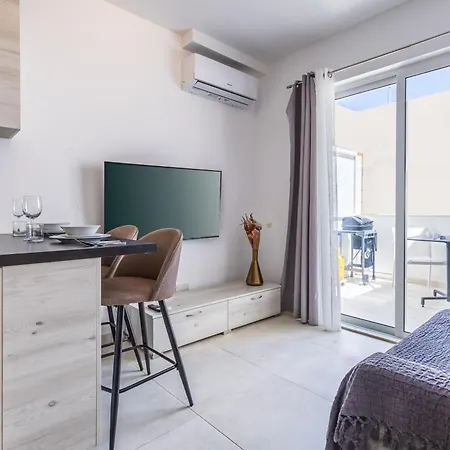2 Bedroom With Yard And Bbq - By Solea San Ġwann