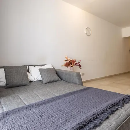 2 Bedroom With Yard And Bbq - By Solea San Ġwann