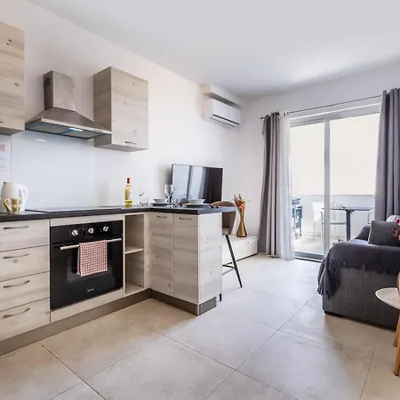 2 Bedroom With Yard And Bbq - By Solea