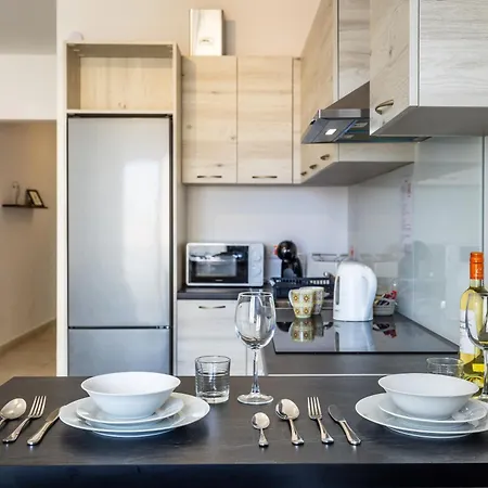 2 Bedroom With Yard And Bbq - By Solea